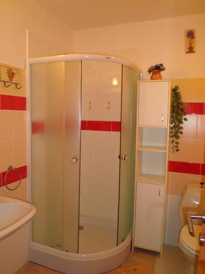 Chalupa, 3x Apartmany, 11 Luzek. Apartment